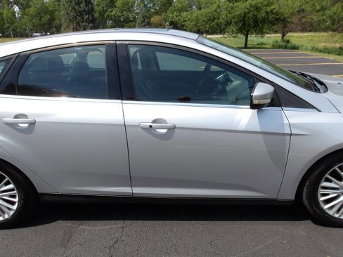 Used 2015 Ford Focus Titanium FWD image 32