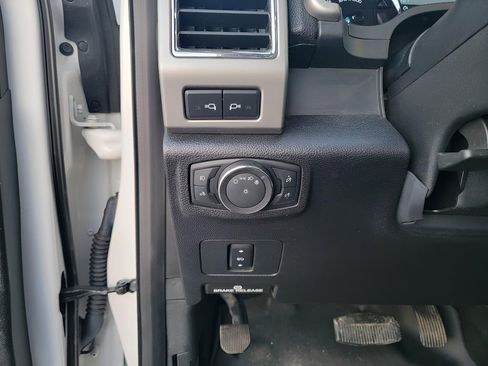 Used 2018 Ford F250 Lariat w/ Chrome Package image 15