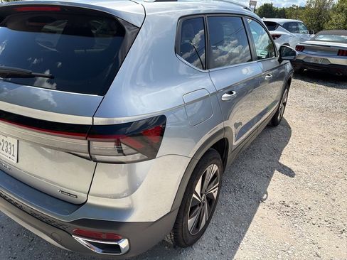 Used 2025 Volkswagen Taos SE AWD/4WD image 6