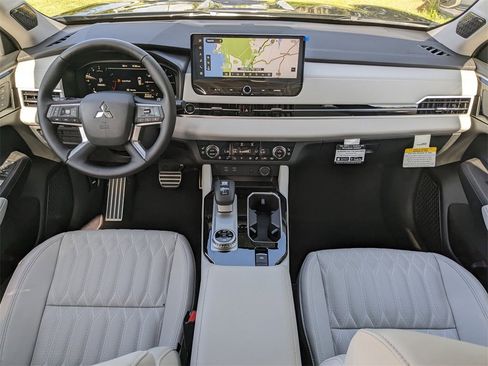 New 2025 Mitsubishi Outlander SEL image 16