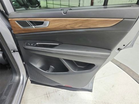 Used 2024 Volkswagen Atlas SE image 40