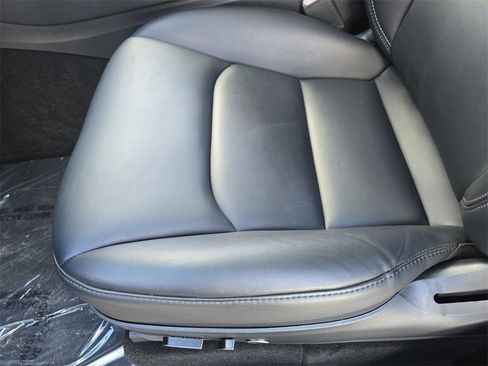 Used 2023 Tesla Model Y Long Range image 32