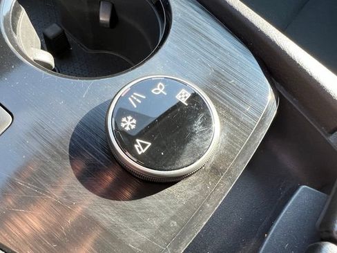 Used 2024 Nissan Rogue S AWD/4WD image 30
