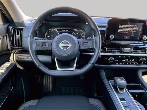 Used 2025 Nissan Pathfinder SV AWD/4WD image 5