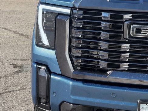 Used 2024 GMC Sierra 2500 Denali Ultimate image 8