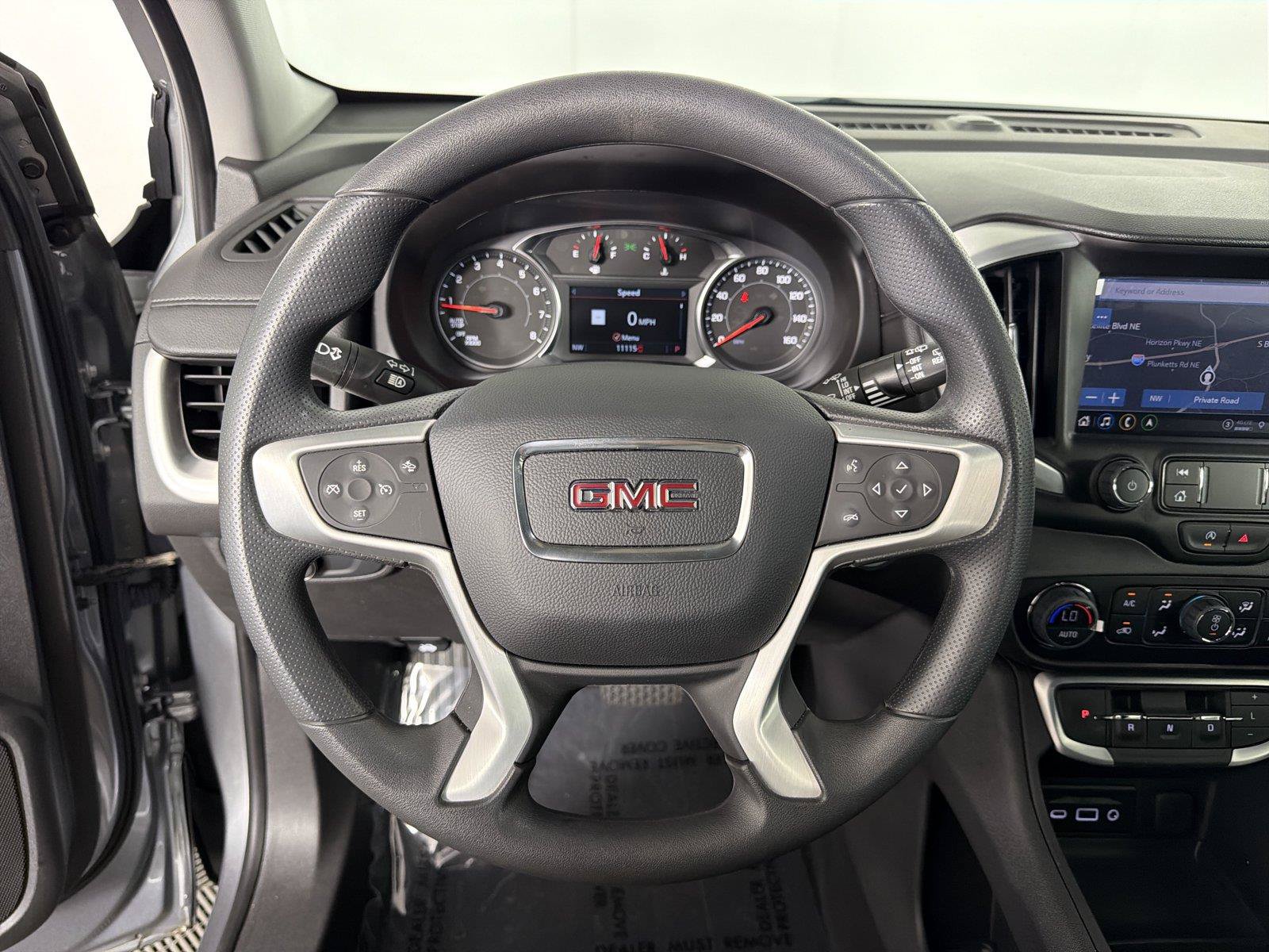 Used 2024 GMC Terrain SLE w/ Driver Convenience Package FWD image 21