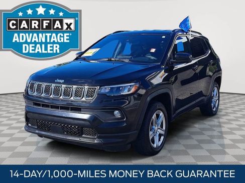 Used 2024 Jeep Compass Latitude image 3