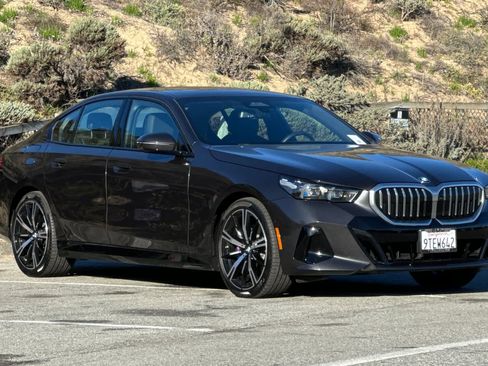 Used 2025 BMW 530i w/ M Sport Package image 5