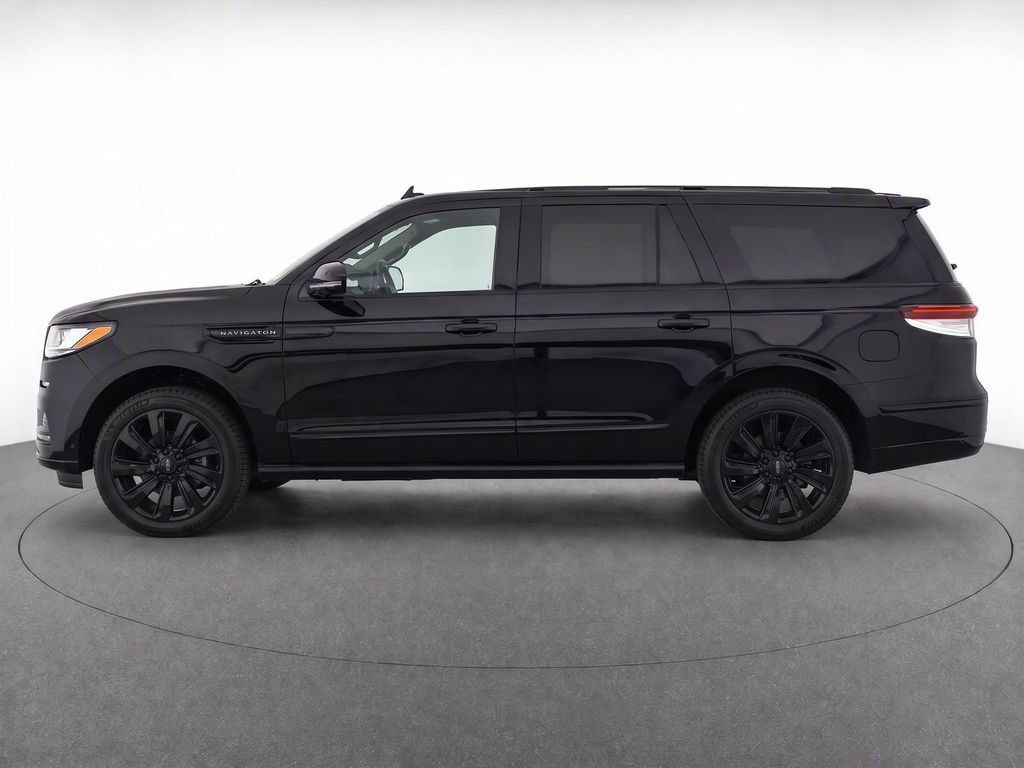 Used 2023 Lincoln Navigator Reserve AWD/4WD image 3