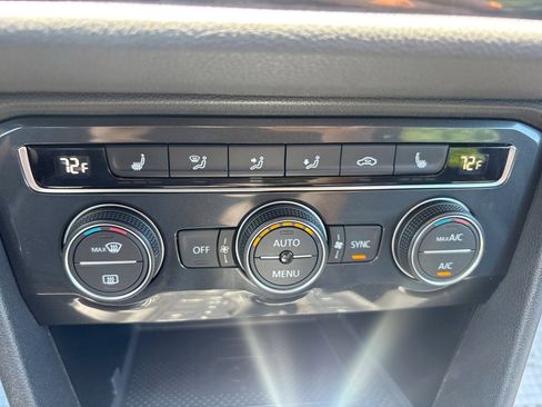 Used 2020 Volkswagen Tiguan SE R-Line AWD/4WD image 17