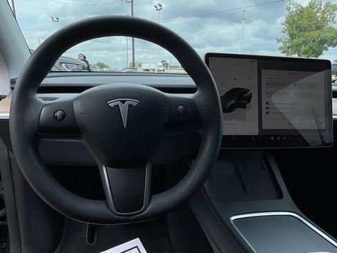 Used 2024 Tesla Model Y Long Range image 21