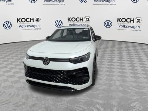 New 2026 Volkswagen Tiguan SE R-Line AWD/4WD image 3