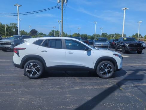 Certified 2024 Chevrolet Trax RS w/ Driver Confidence Package FWD image 10