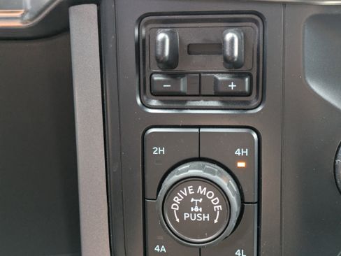 Used 2022 Ford F150 Lariat image 29