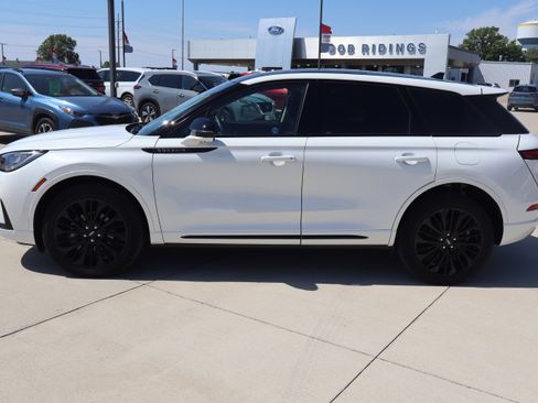 Used 2024 Lincoln Corsair AWD w/ Equipment Group 101A image 8