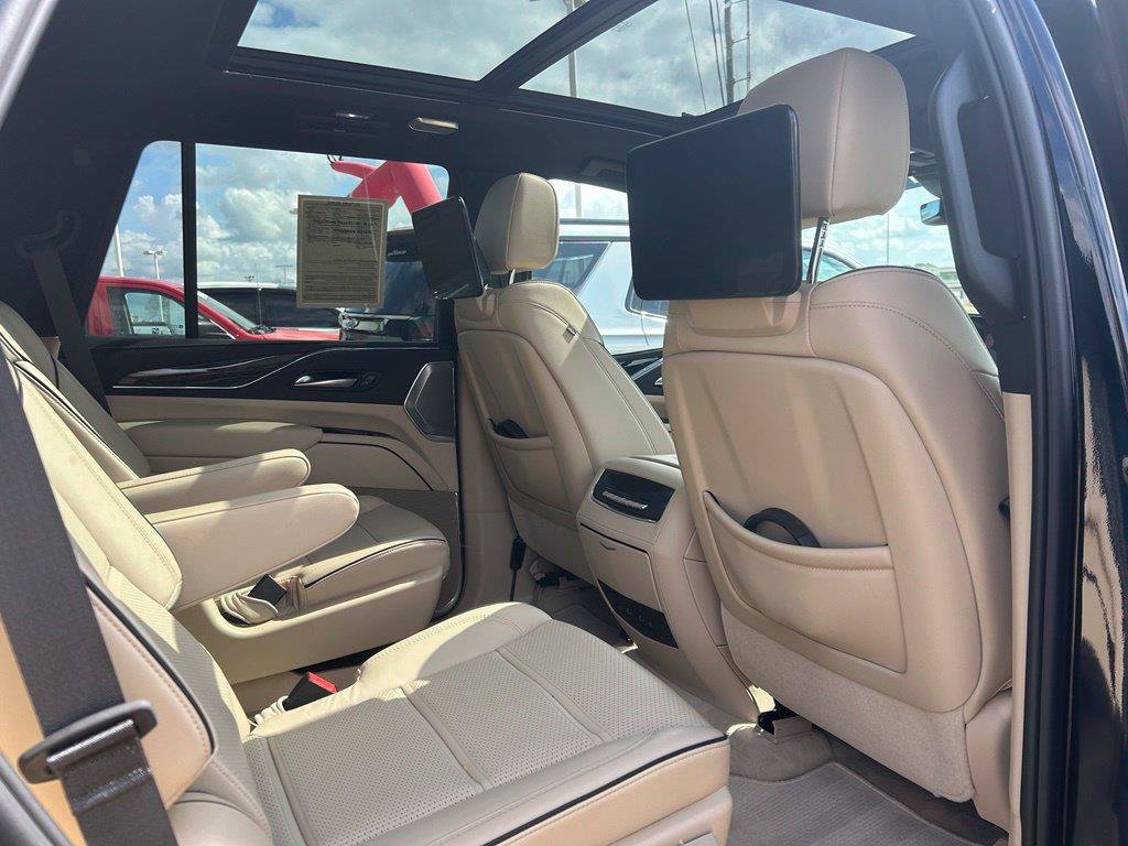 Used 2024 Cadillac Escalade Premium Luxury w/ Performance Package AWD/4WD image 4