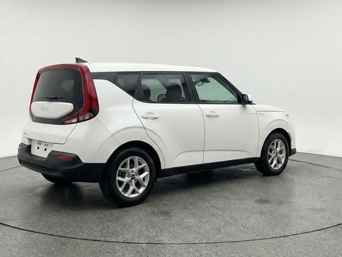Used 2025 Kia Soul LX w/ LX Technology Package FWD image 9