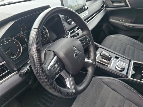 Used 2024 Mitsubishi Outlander SE AWD/4WD image 25
