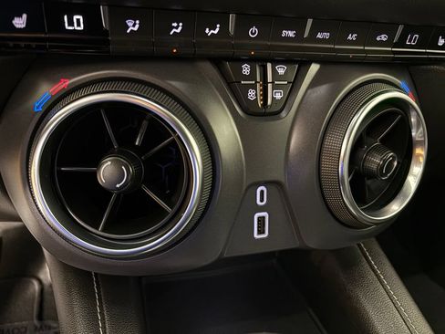 Used 2025 Chevrolet Blazer LT FWD image 33