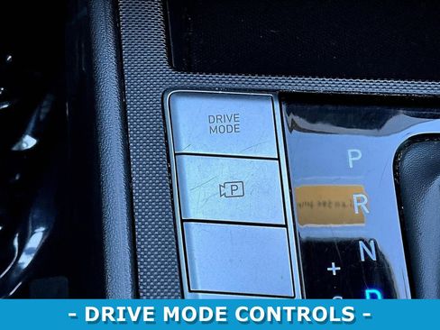 Used 2024 Hyundai Elantra SEL FWD image 14