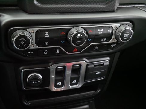 Used 2022 Jeep Wrangler Sport AWD/4WD image 23