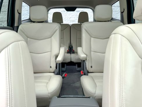 Certified 2022 Cadillac XT6 Premium Luxury AWD/4WD image 13