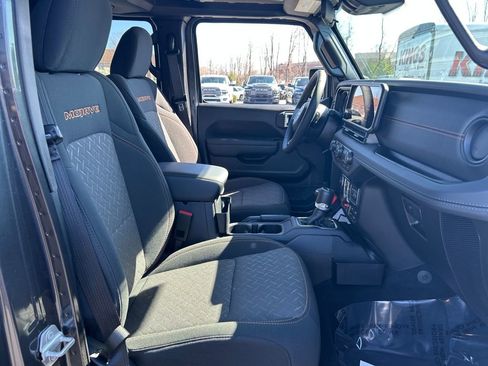Certified 2025 Jeep Gladiator Mojave image 24