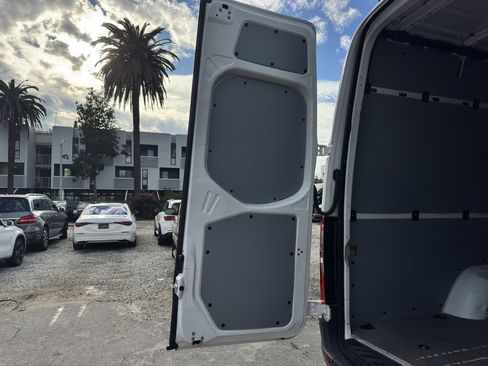 Used 2024 Mercedes-Benz Sprinter 2500 image 11