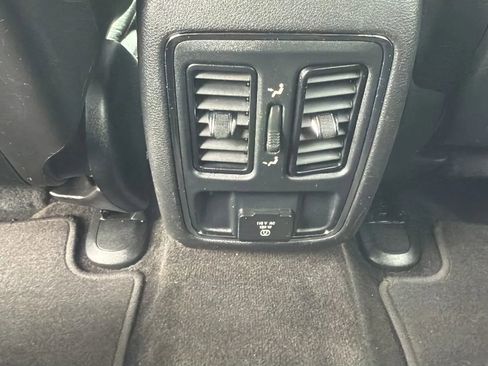 Used 2015 Jeep Grand Cherokee Altitude AWD/4WD image 28