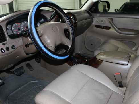 Used 2002 Toyota Sequoia SR5 image 17