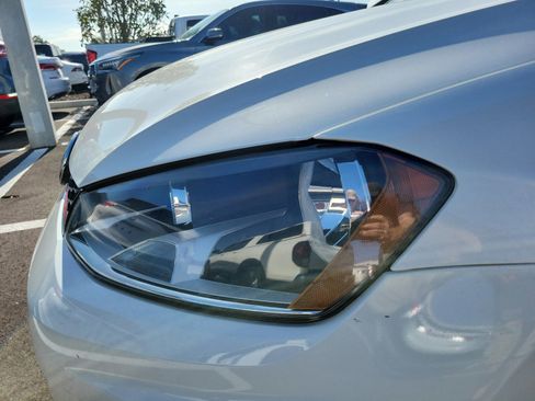 Used 2017 Volkswagen Golf S image 5