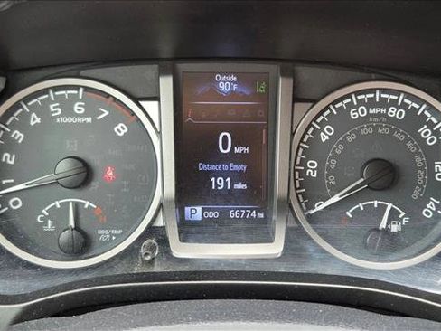Certified 2018 Toyota Tacoma SR5 RWD image 11