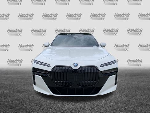 New 2025 BMW 750e xDrive image 3