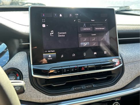 Used 2024 Jeep Compass Latitude image 33