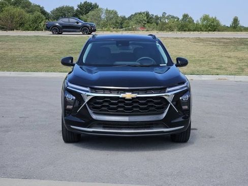 Used 2026 Chevrolet Trax LT FWD image 2