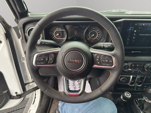 Used 2024 Jeep Wrangler Unlimited Sahara AWD/4WD image 18