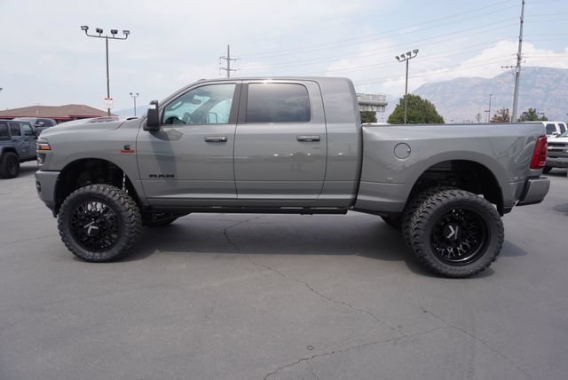 Used 2026 RAM 3500 Laramie AWD/4WD image 9
