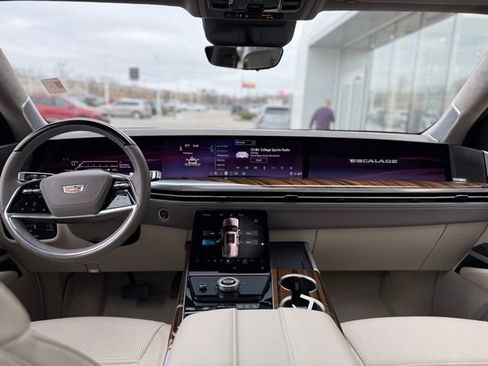 Used 2025 Cadillac Escalade Premium Luxury Platinum image 6