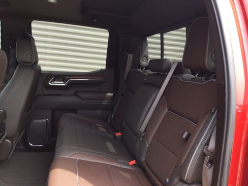 Used 2024 GMC Sierra 1500 Denali w/ Technology Package AWD/4WD image 10