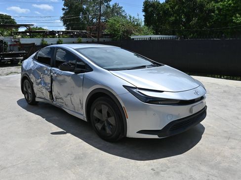 Used 2024 Toyota Prius Limited FWD image 2
