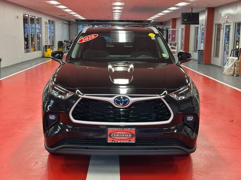 Certified 2026 Toyota Highlander XLE AWD/4WD image 8