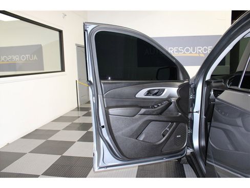 Used 2020 Chevrolet Traverse RS image 13