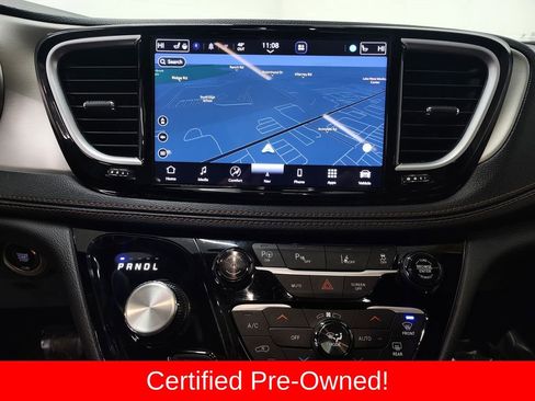 Used 2025 Chrysler Pacifica Pinnacle image 18
