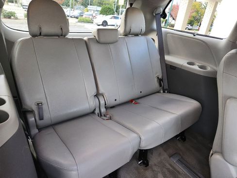 Used 2013 Toyota Sienna Limited image 14
