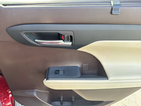Used 2022 Toyota Highlander XLE FWD image 10