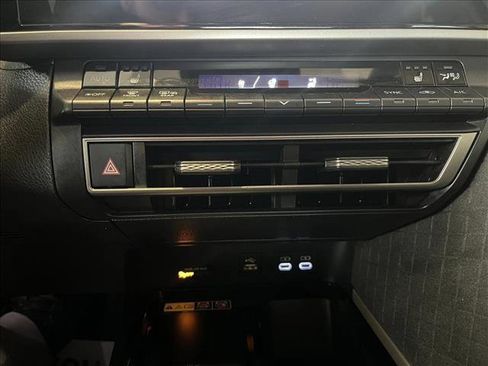 Used 2025 Toyota Camry XLE image 15