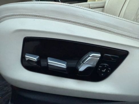 Used 2022 BMW 740i w/ Luxury Rear Seating Package RWD image 24