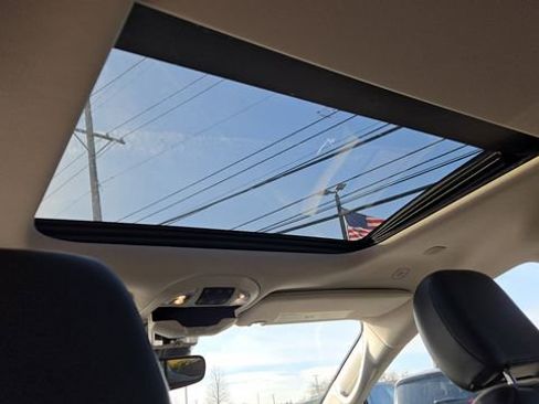 Certified 2021 Chrysler Pacifica Limited image 8