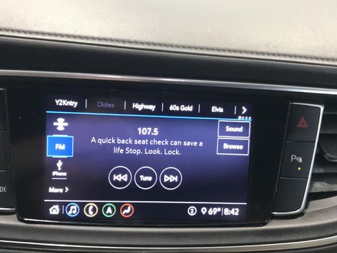 Used 2020 Buick Enclave Essence w/ Sound and Sites Package AWD/4WD image 6