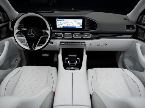 Used 2025 Mercedes-Benz Maybach GLS 600 4MATIC image 44